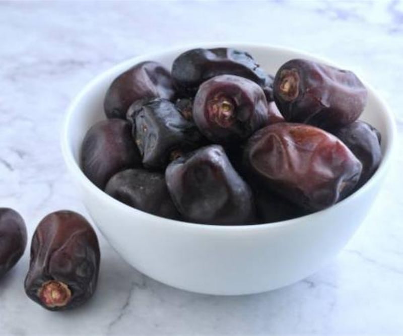 خرما مضافتی بلوچستان تهیه شده از نخلستان های مرغوب